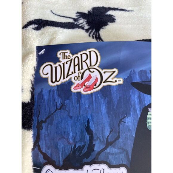 The Wizard Of Oz Wicked Witch 60 X 70" Green Throw Blanket Flying Monkeys NEW - Picture 7 of 16